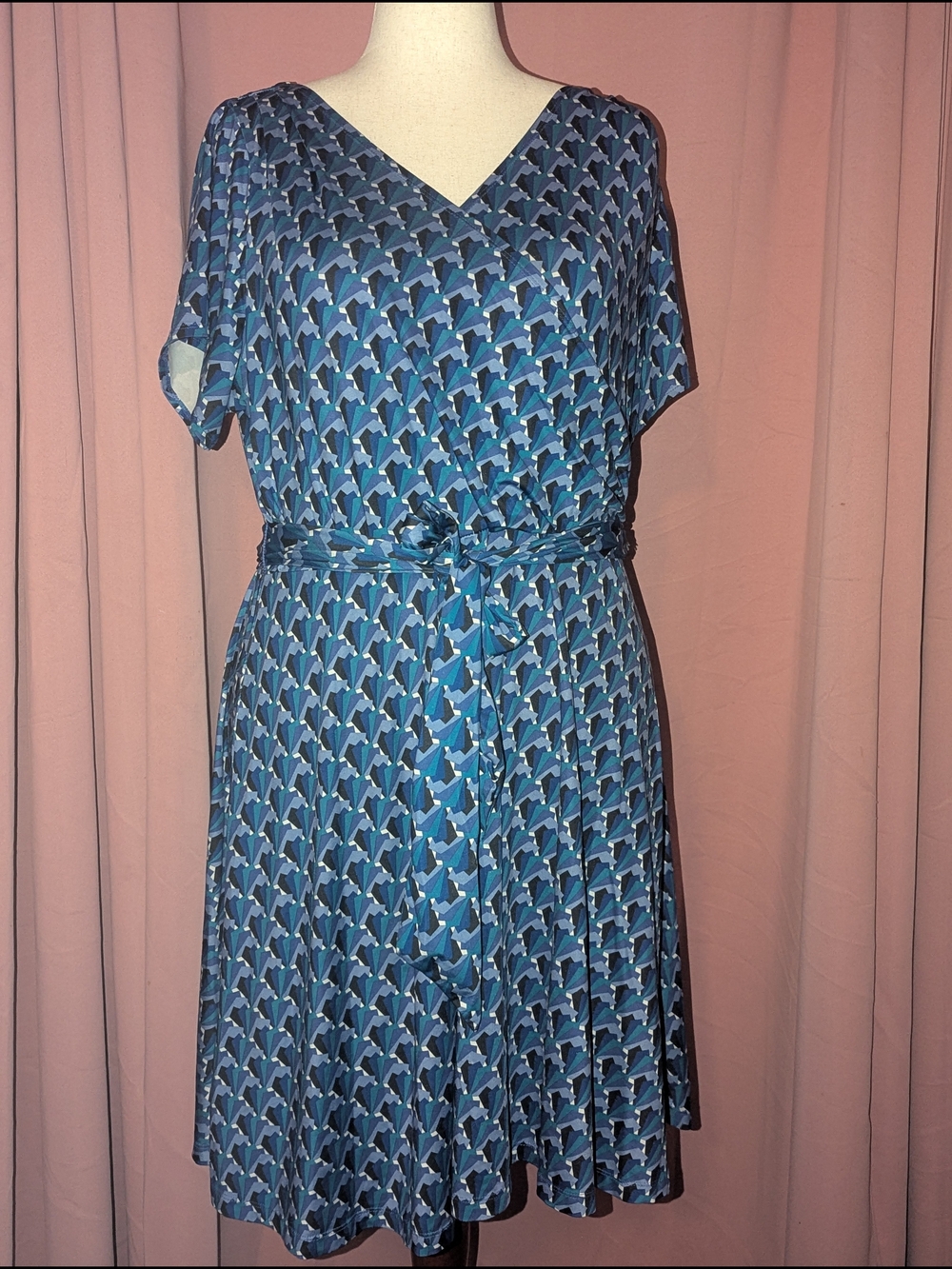 FASHION BUG Blue Geometric V-Neck Tie-Waist Midi Dress 1X